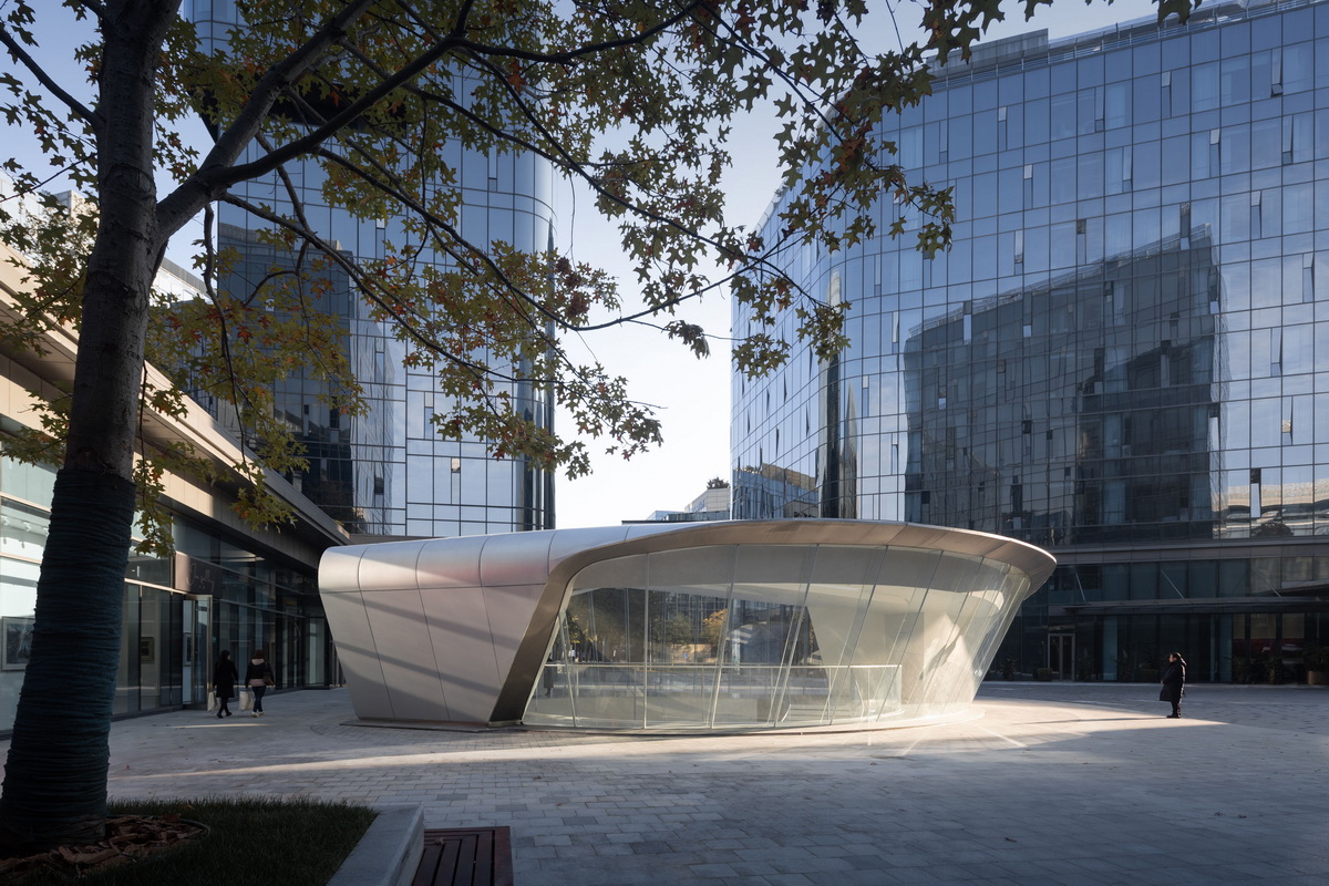 BIM建筑|上海虹桥首个当代艺术馆：一只“机翼”，跳脱于方盒子城市肌理 / 三益设计