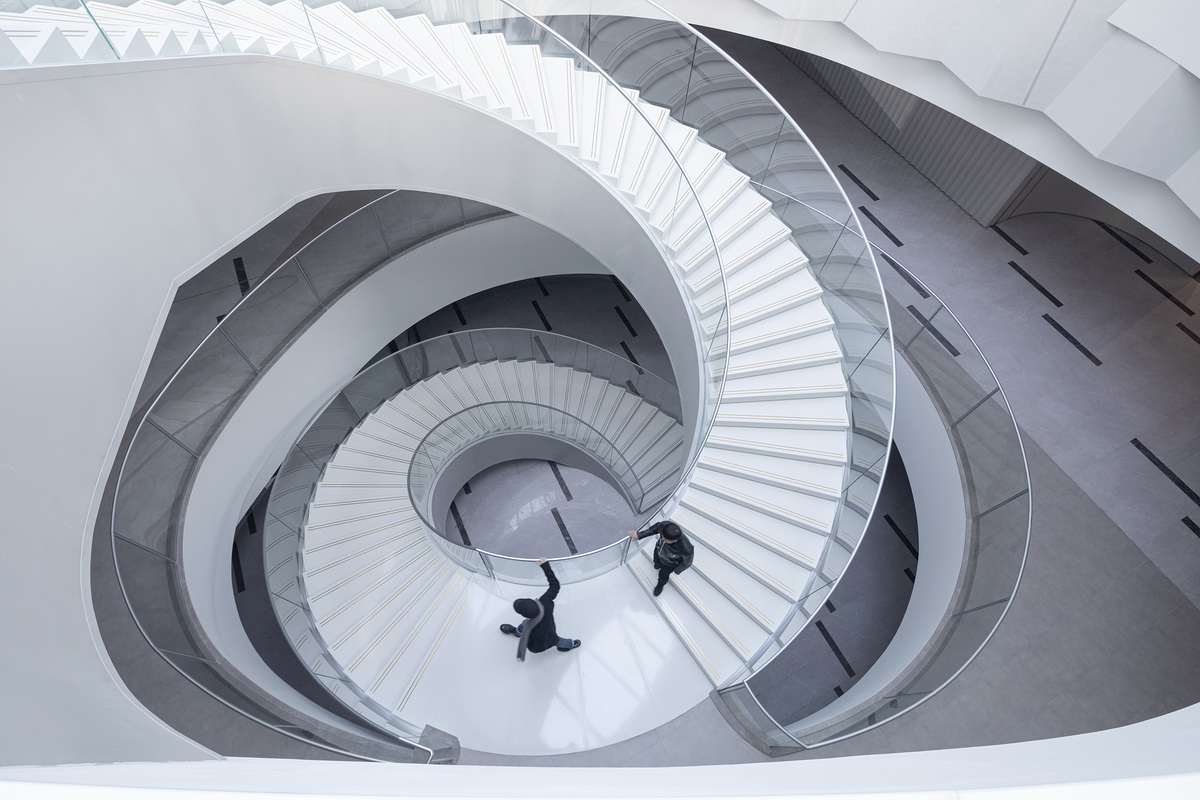 BIM建筑|上海虹桥首个当代艺术馆：一只“机翼”，跳脱于方盒子城市肌理 / 三益设计