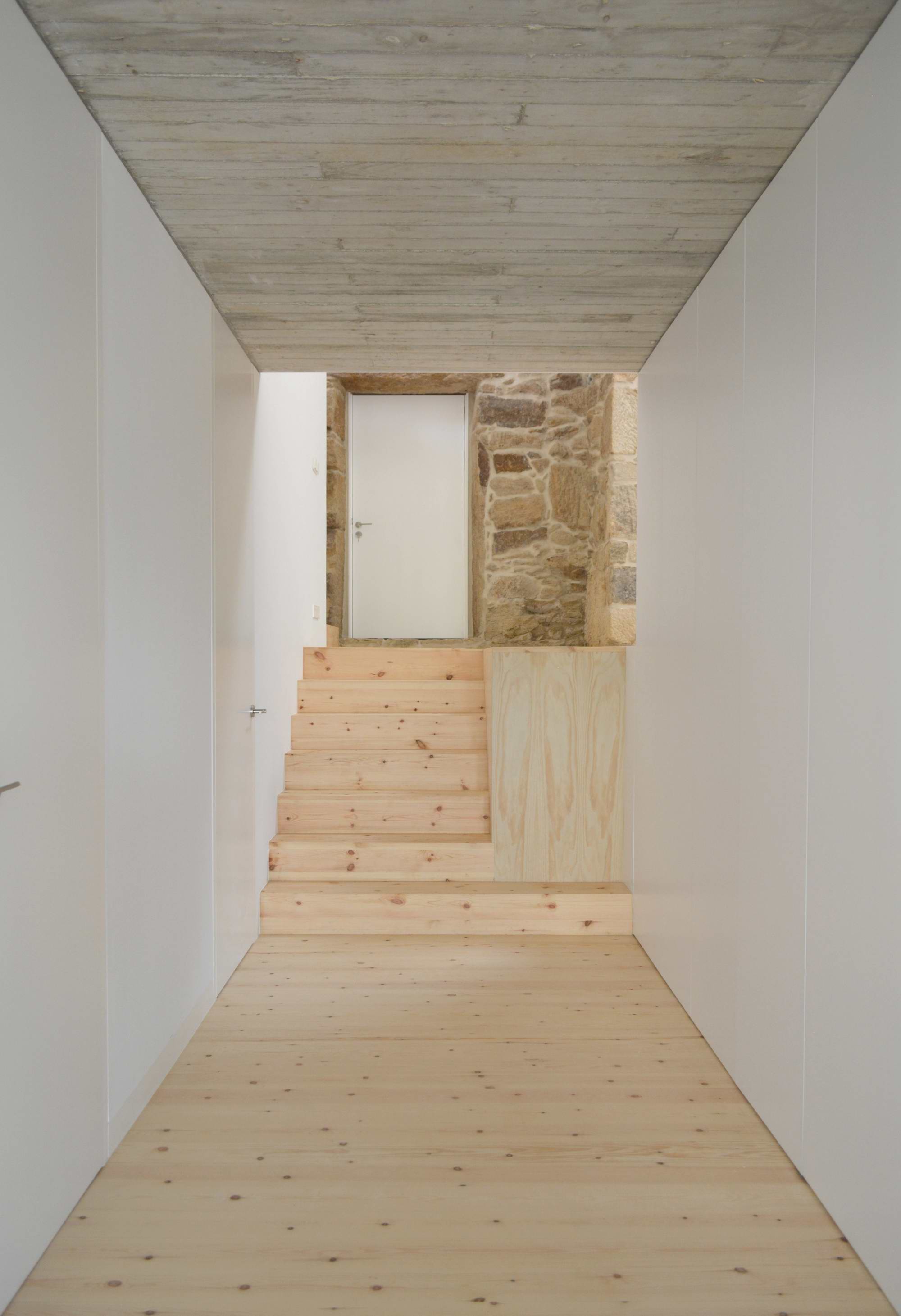 BIM建筑|混凝土和石头的碰撞 | 西班牙米拉弗洛雷斯住宅修复