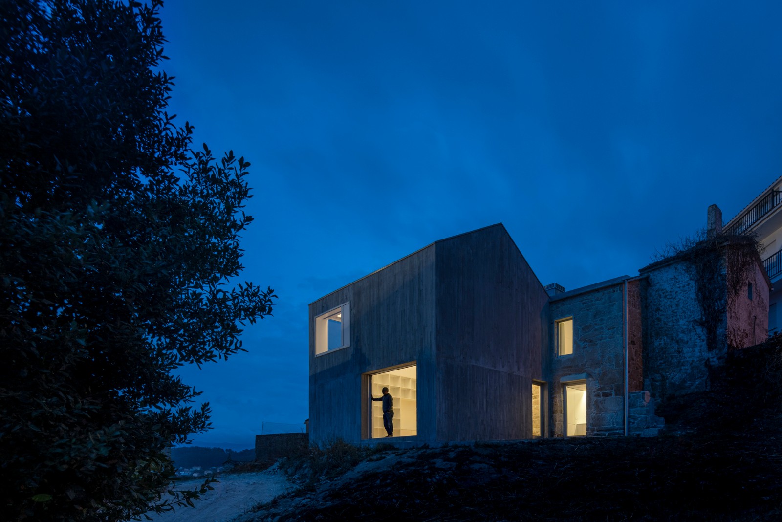 BIM建筑|混凝土和石头的碰撞 | 西班牙米拉弗洛雷斯住宅修复