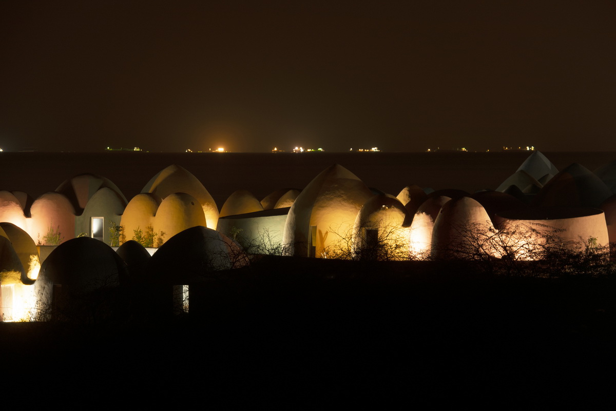 BIM建筑|霍尔木兹岛“存在感”系列：Majara居住区 / ZAV Architects