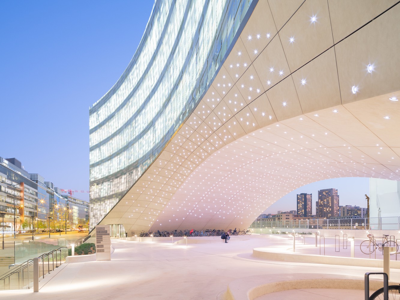 BIM建筑|挪威事务所Snøhetta将雪一般的建筑搬到了巴黎 | 世界报巴黎总部