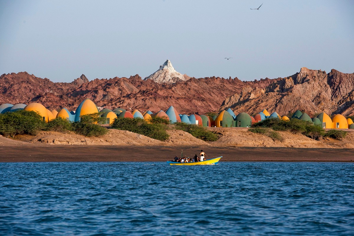 BIM建筑|霍尔木兹岛“存在感”系列：Majara居住区 / ZAV Architects
