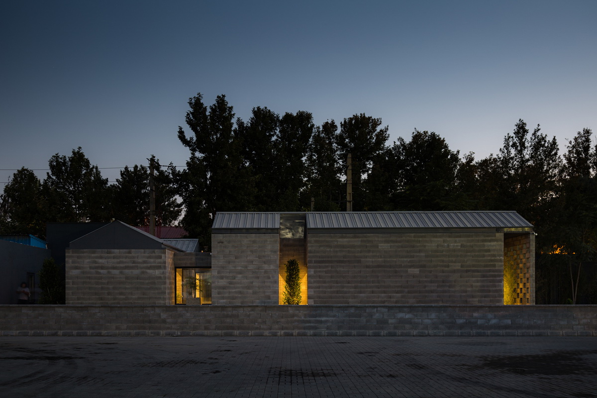 BIM建筑|Aptus 工厂展厅，庭院与光影之歌 / Hooba Design