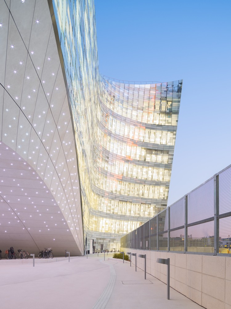 BIM建筑|挪威事务所Snøhetta将雪一般的建筑搬到了巴黎 | 世界报巴黎总部