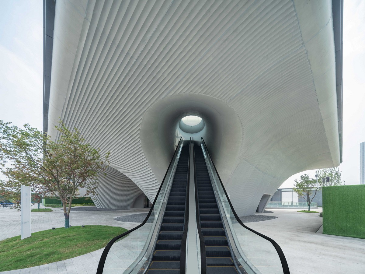 BIM建筑|漂浮之门——西安沣东新城莱安社区中心 / EID Architecture