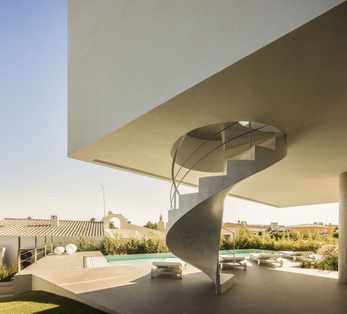 BIM建筑|葡萄牙 Dorfler 住宅，大胆而优雅的曲线 / Vitor Vilhena Arquitectura