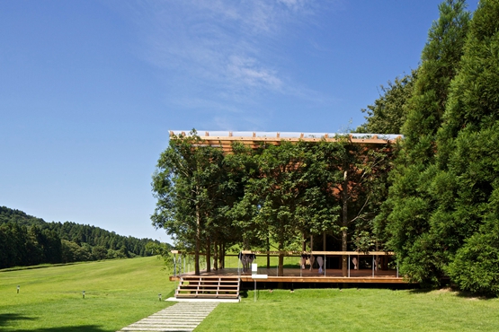 BIM建筑|APL为日本的露天剧场设计树木掩映的门厅