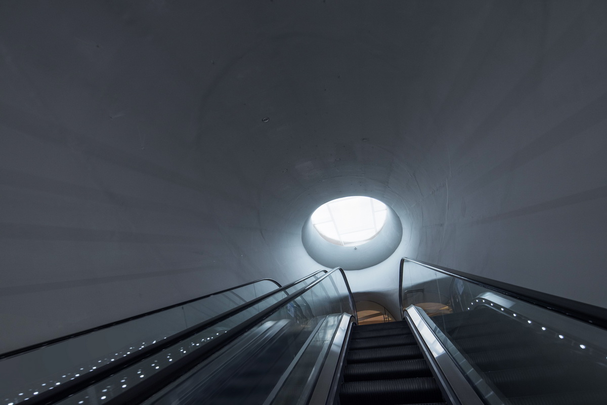 BIM建筑|漂浮之门——西安沣东新城莱安社区中心 / EID Architecture