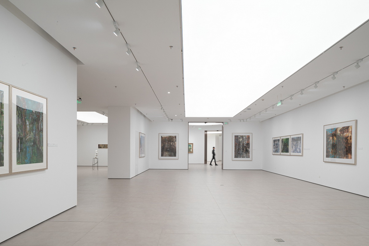 BIM建筑|上海虹桥首个当代艺术馆：一只“机翼”，跳脱于方盒子城市肌理 / 三益设计