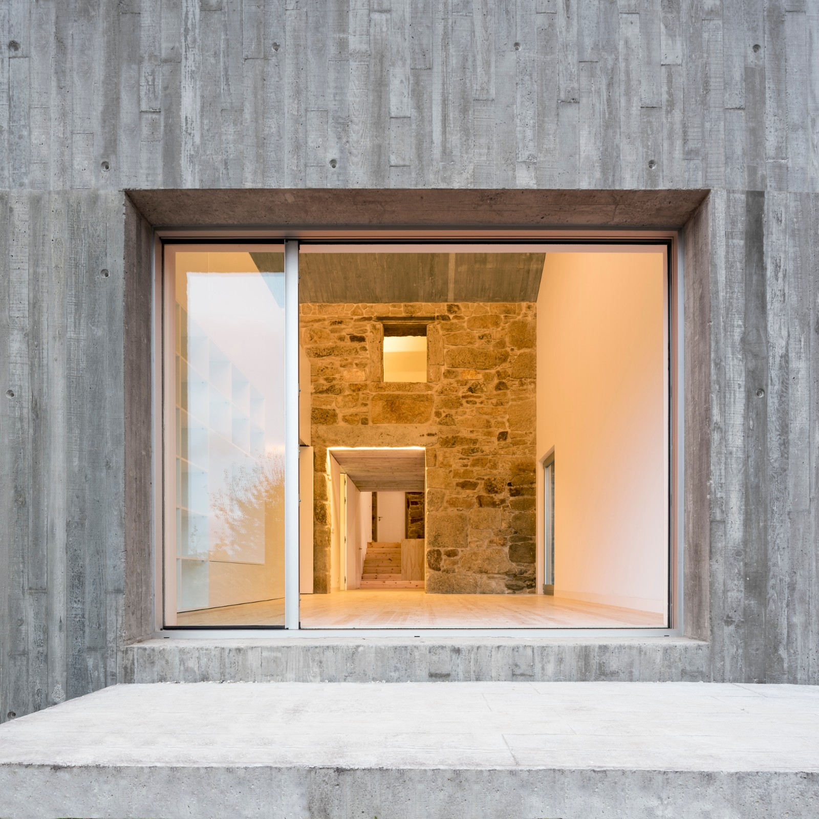 BIM建筑|混凝土和石头的碰撞 | 西班牙米拉弗洛雷斯住宅修复