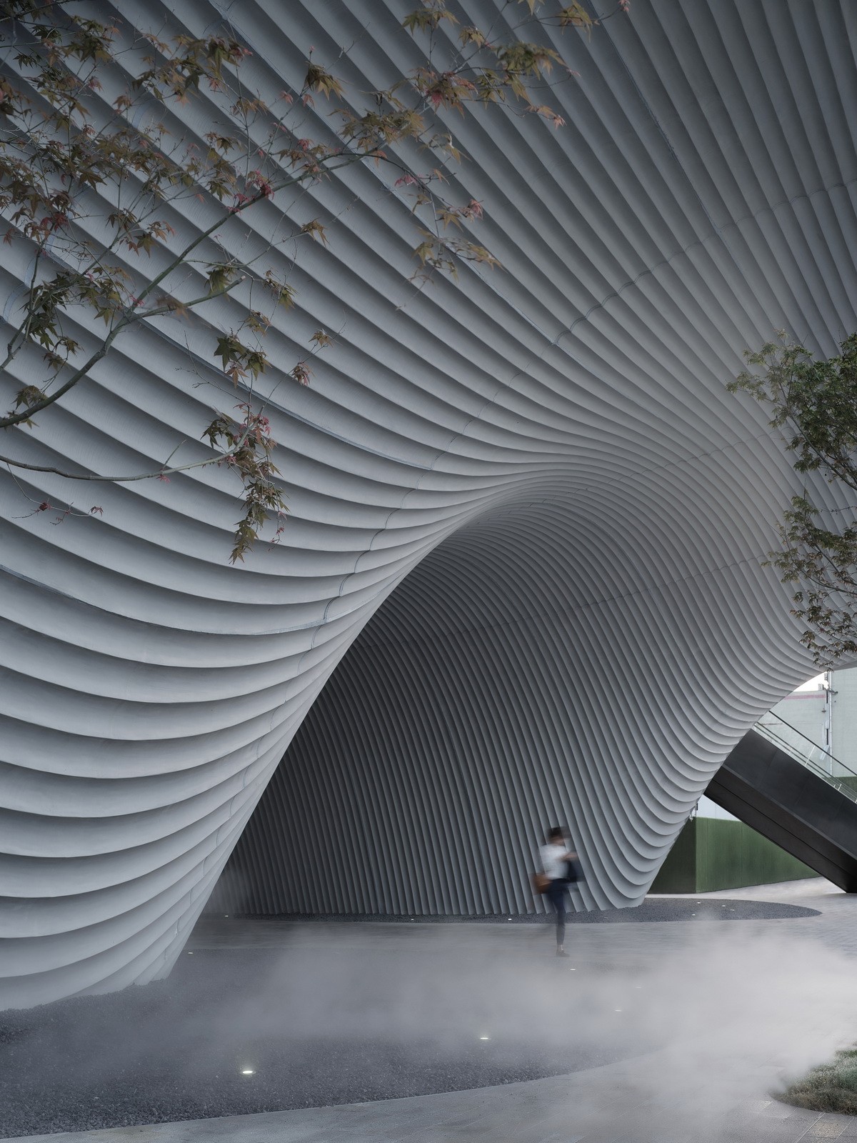 BIM建筑|漂浮之门——西安沣东新城莱安社区中心 / EID Architecture