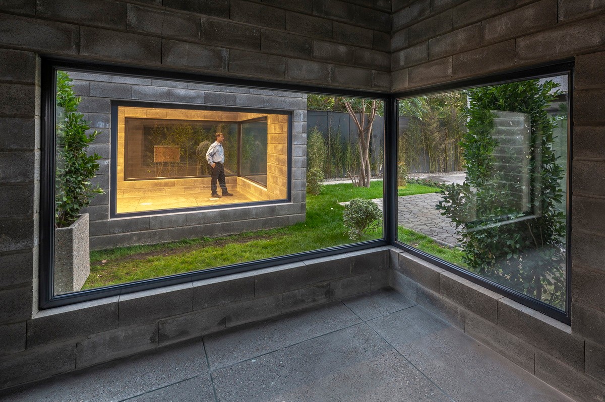 BIM建筑|Aptus 工厂展厅，庭院与光影之歌 / Hooba Design