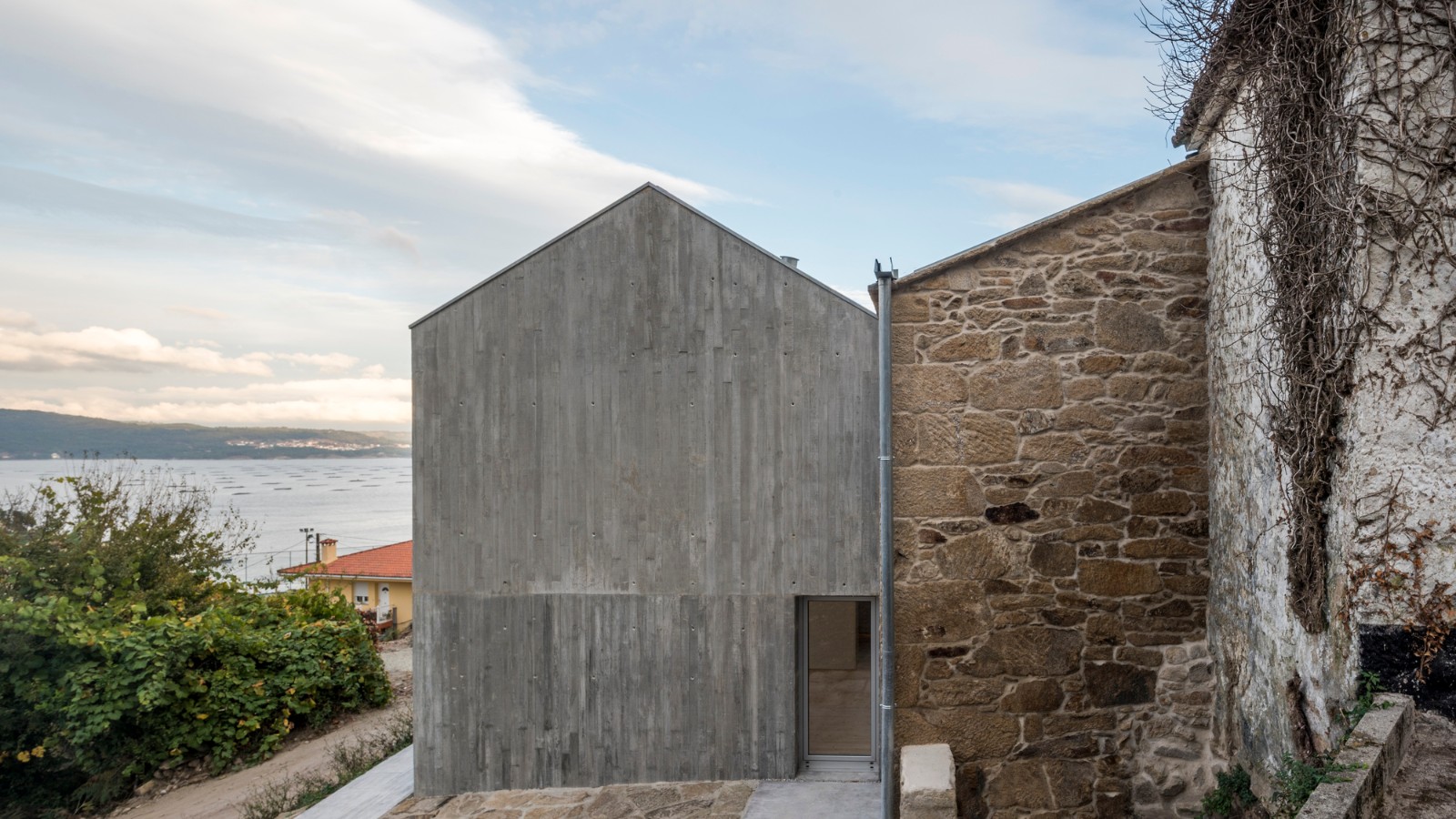 BIM建筑|混凝土和石头的碰撞 | 西班牙米拉弗洛雷斯住宅修复