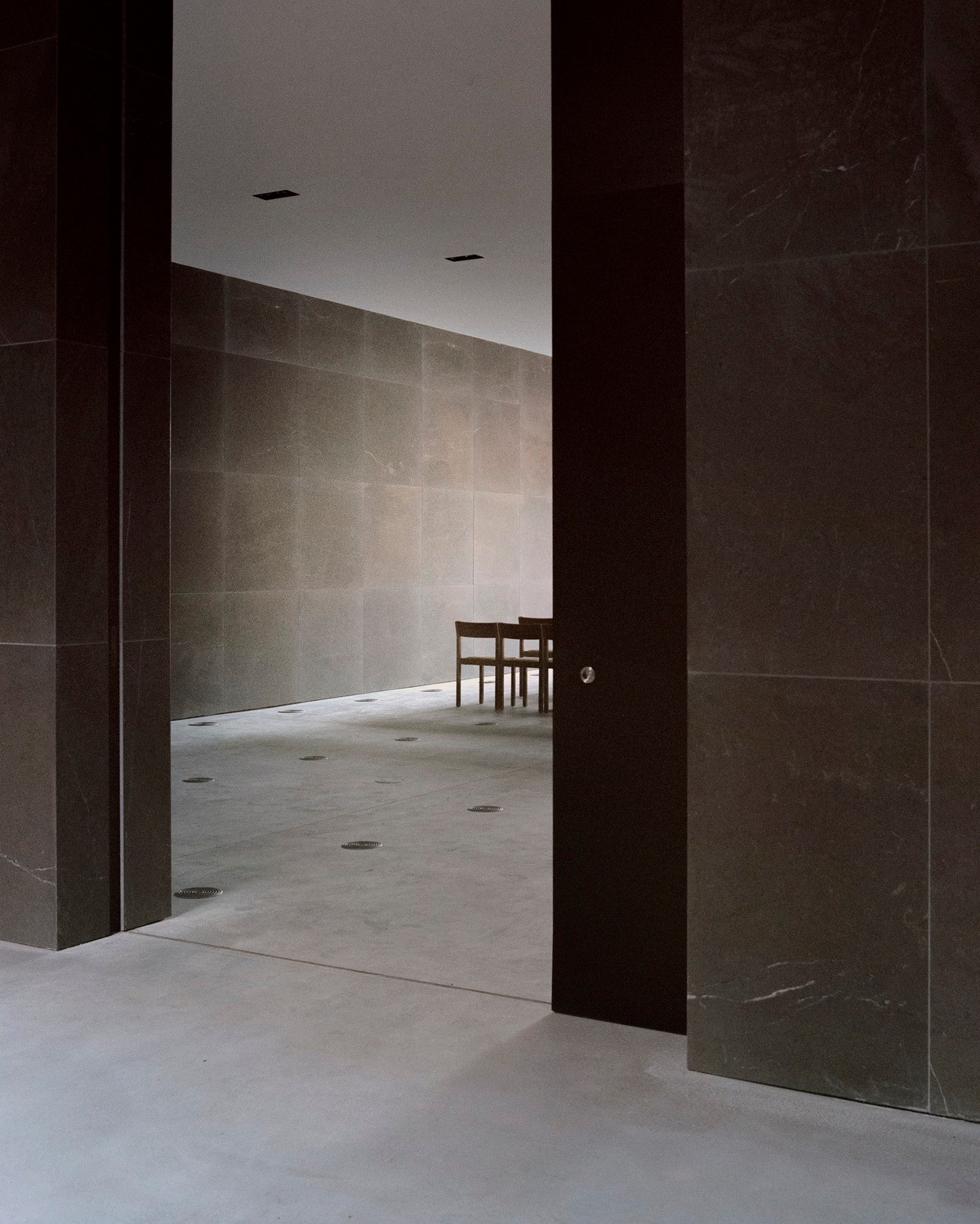 BIM建筑|荷兰受害者纪念堂“卢嫩馆”，消隐而平和 / KAAN Architecten