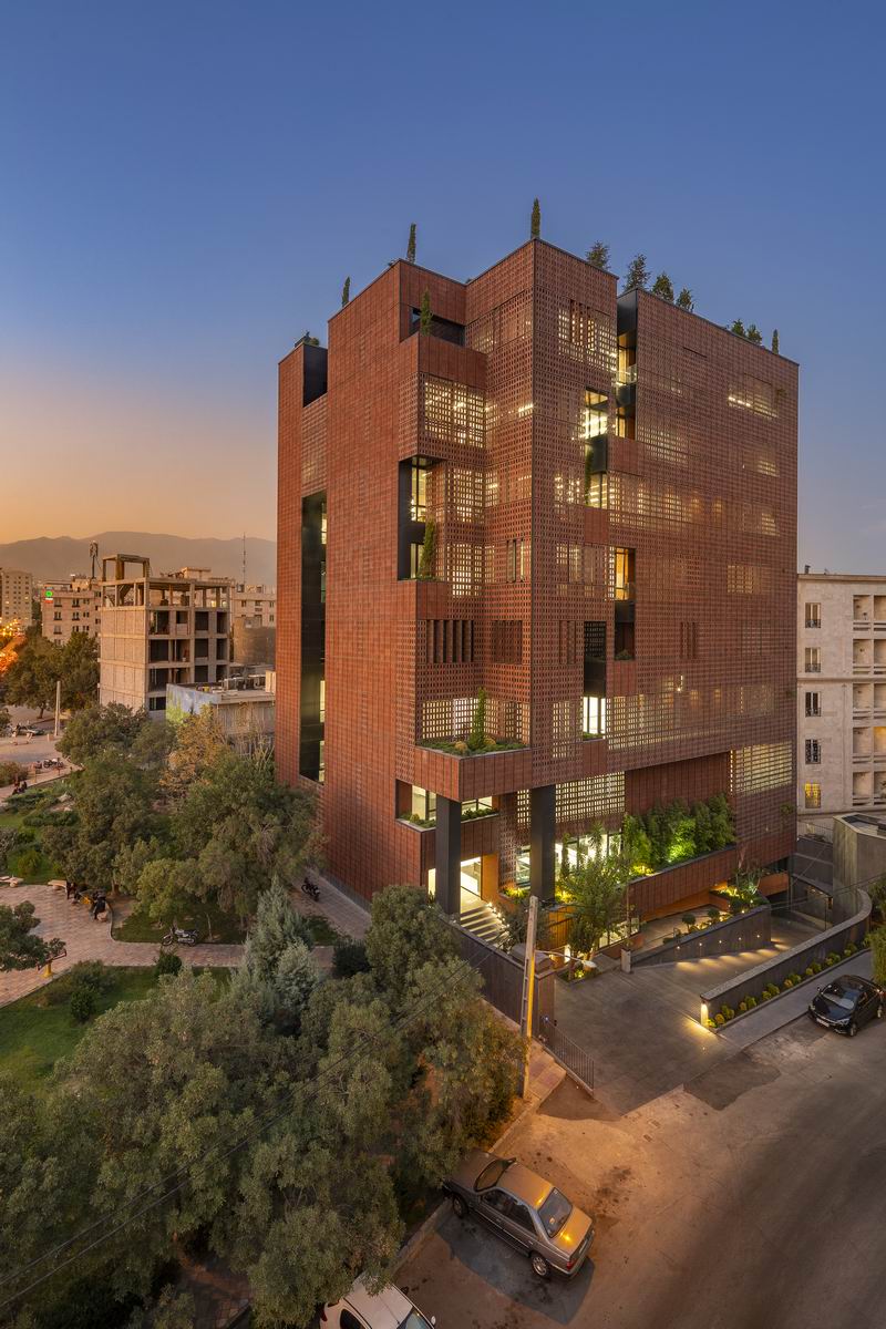 BIM建筑|砖石结构像素化装饰 | 谢里夫理工大学办公楼