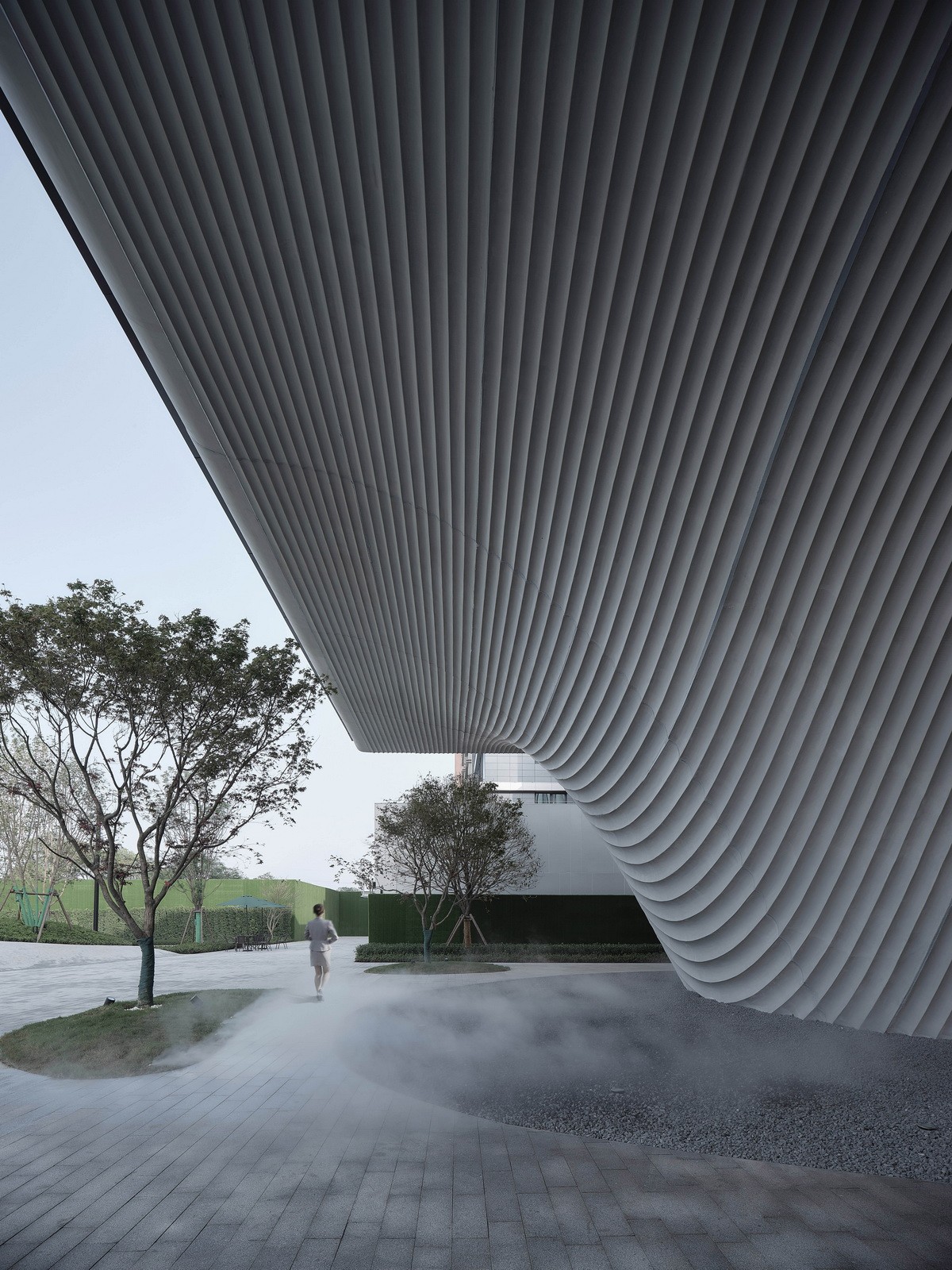 BIM建筑|漂浮之门——西安沣东新城莱安社区中心 / EID Architecture