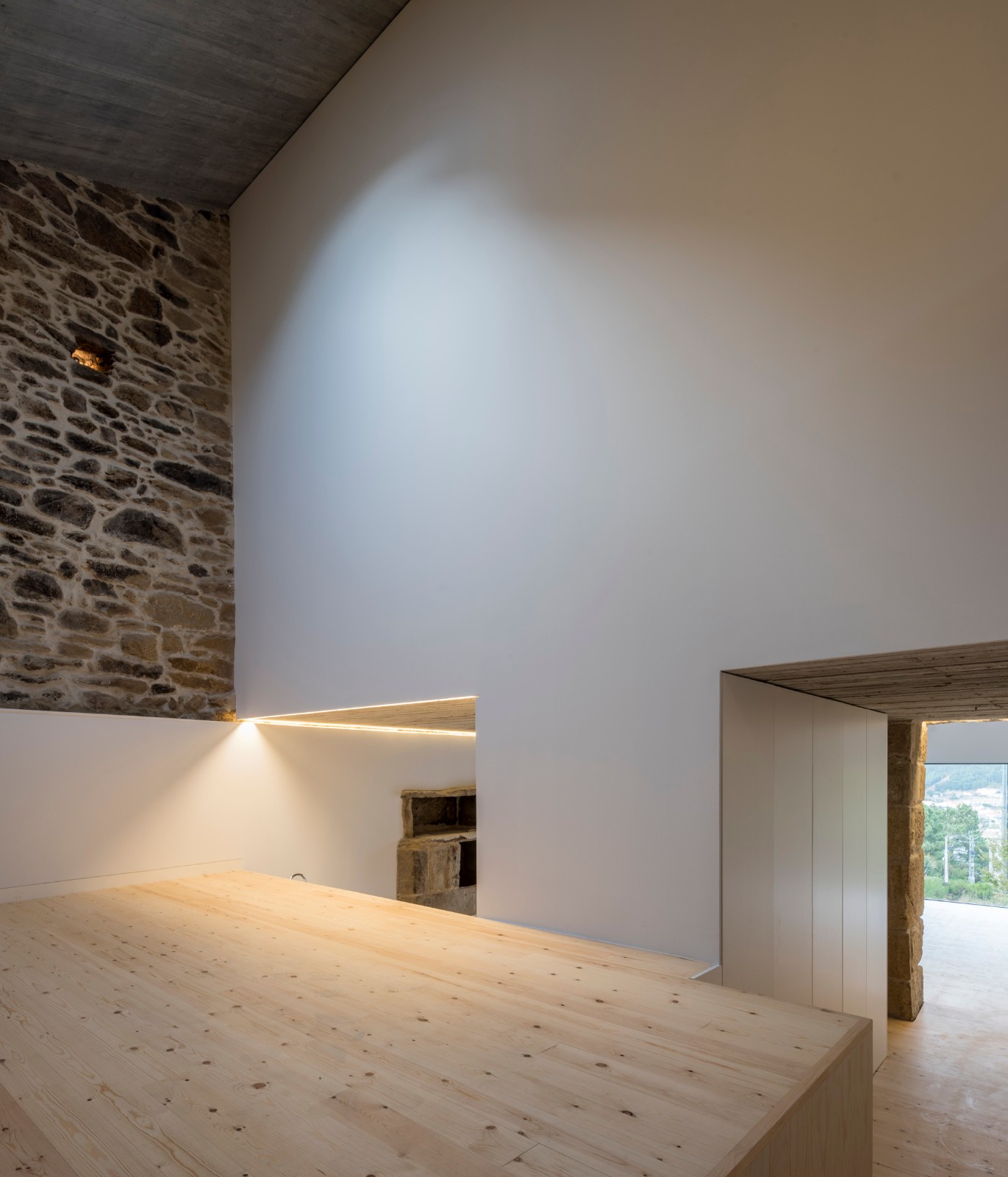 BIM建筑|混凝土和石头的碰撞 | 西班牙米拉弗洛雷斯住宅修复