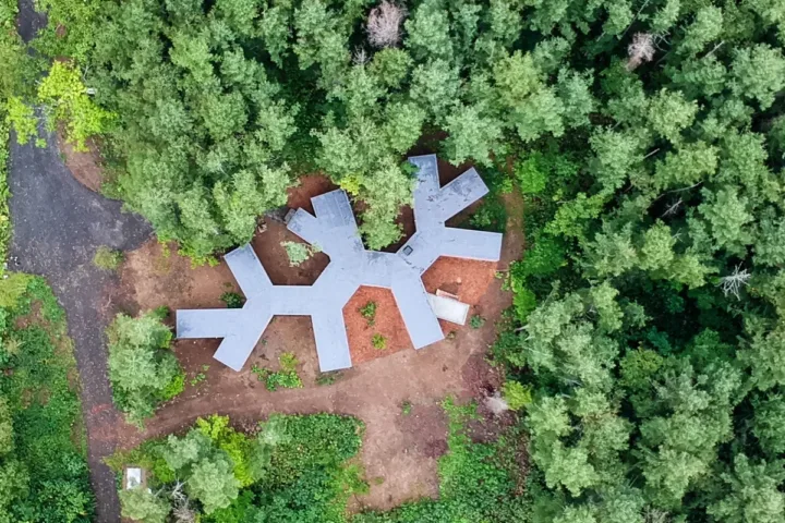 BIM建筑|北海道森林小屋，延伸的“触角” / Florian Busch Architects