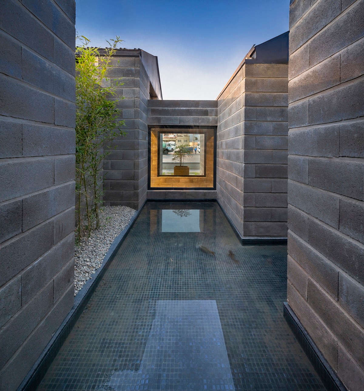 BIM建筑|Aptus 工厂展厅，庭院与光影之歌 / Hooba Design