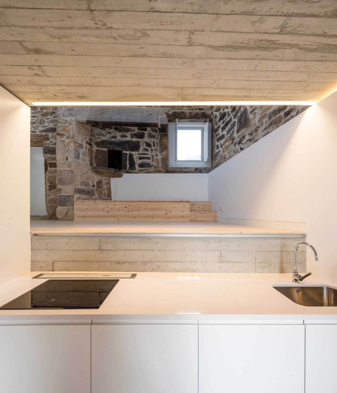 BIM建筑|混凝土和石头的碰撞 | 西班牙米拉弗洛雷斯住宅修复