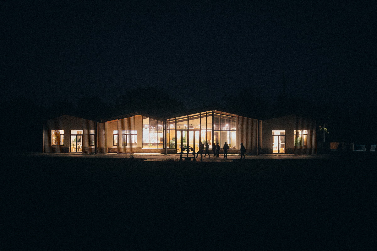 BIM建筑|粮田里的农具仓库改造——花红耕织馆 / 创霖-泽柏