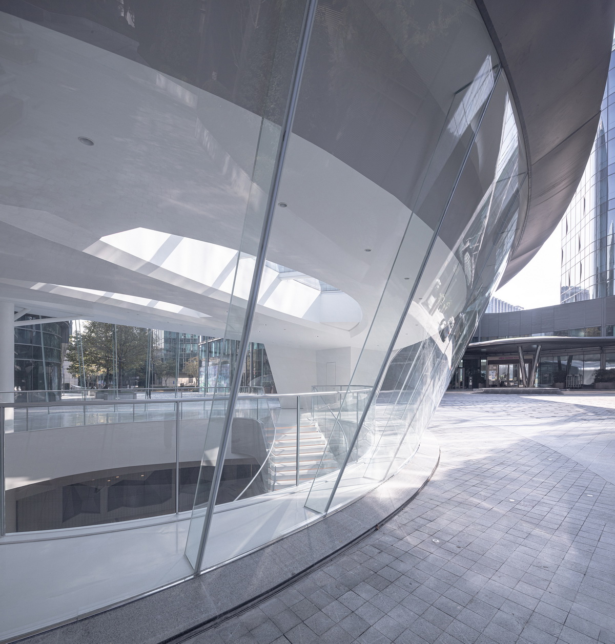 BIM建筑|上海虹桥首个当代艺术馆：一只“机翼”，跳脱于方盒子城市肌理 / 三益设计