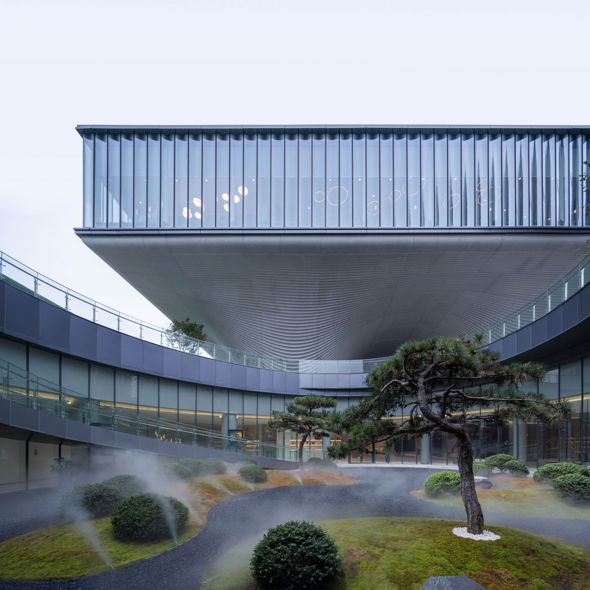 BIM建筑|漂浮之门——西安沣东新城莱安社区中心 / EID Architecture