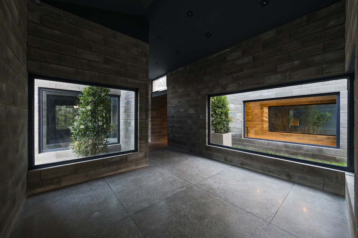 BIM建筑|Aptus 工厂展厅，庭院与光影之歌 / Hooba Design