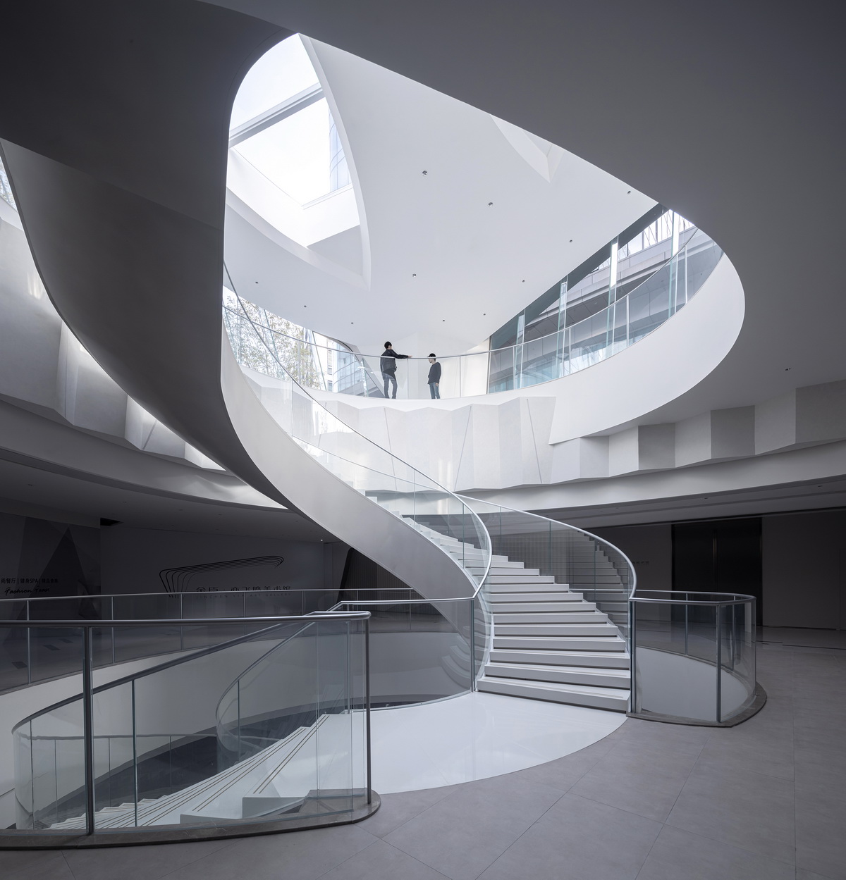 BIM建筑|上海虹桥首个当代艺术馆：一只“机翼”，跳脱于方盒子城市肌理 / 三益设计