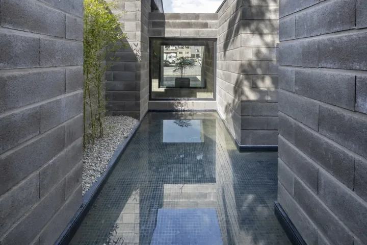 BIM建筑|Aptus 工厂展厅，庭院与光影之歌 / Hooba Design