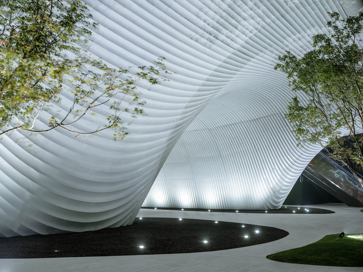 BIM建筑|漂浮之门——西安沣东新城莱安社区中心 / EID Architecture