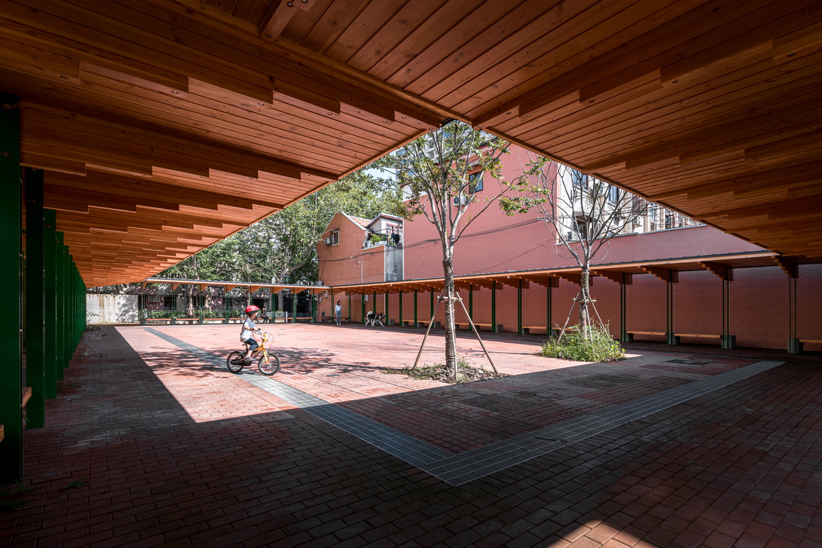 BIM建筑|上海永嘉路口袋广场 / 上海阿科米星建筑设计事务所