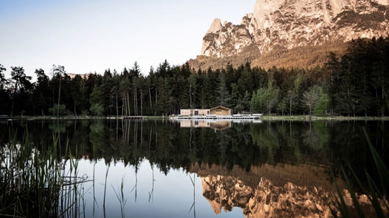 BIM建筑|意大利“建筑网络”设计湖滨游泳小屋