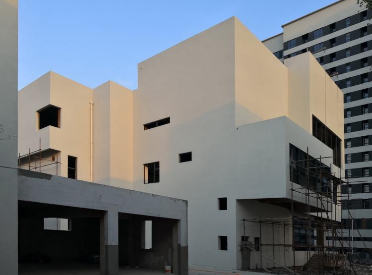 BIM建筑|夹缝中自然生长：中国.葫芦岛德邻堂产业楼设计实践 / DJ+建筑设计事务所