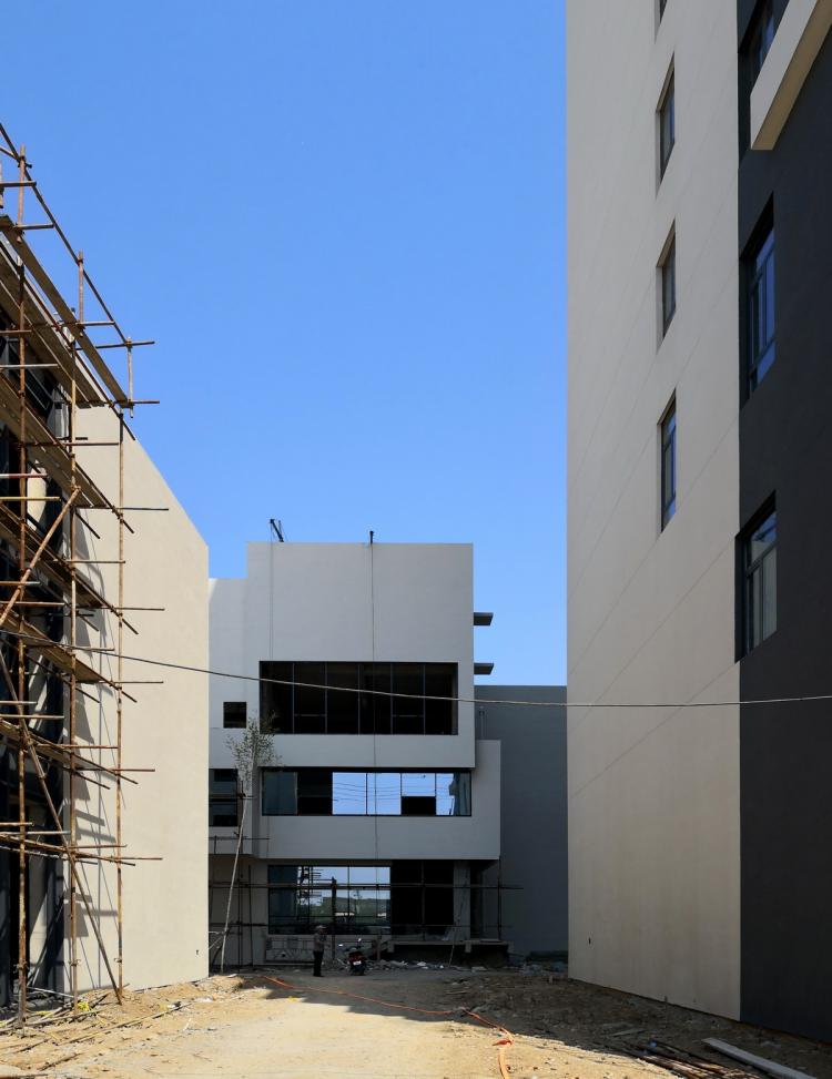 BIM建筑|夹缝中自然生长：中国.葫芦岛德邻堂产业楼设计实践 / DJ+建筑设计事务所