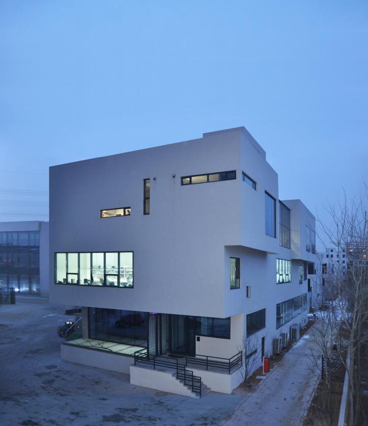 BIM建筑|夹缝中自然生长：中国.葫芦岛德邻堂产业楼设计实践 / DJ+建筑设计事务所