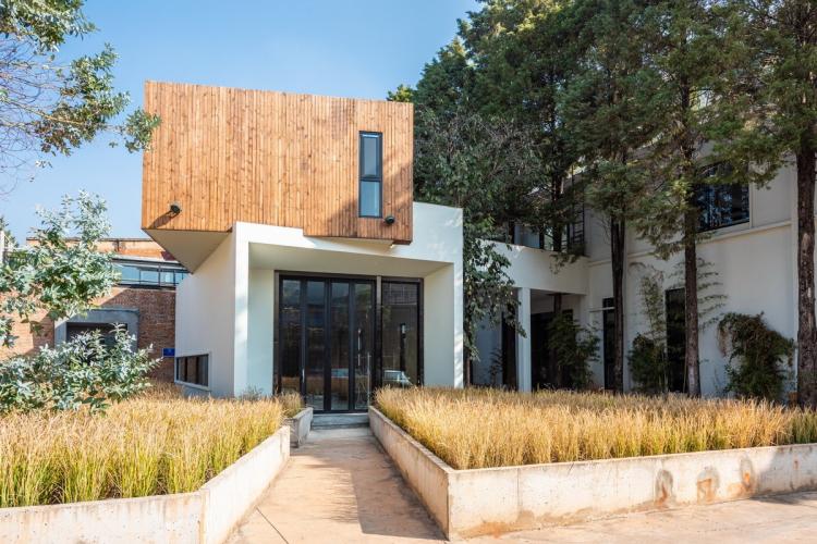 BIM建筑|长空创作办公楼：农耕自然般的静谧与优雅 / 长空创作