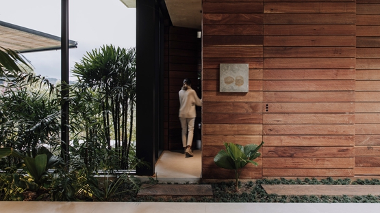 BIM建筑|OA+在哥伦比亚设计融入环境的“卡门屋”