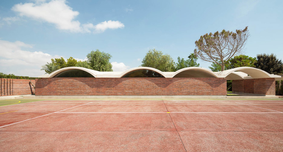 BIM建筑|混凝土的张力：阿里坎特住宅 / Mesura