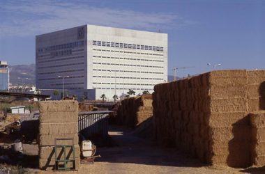 BIM建筑|经典项目：光与混凝土的故事 | 格拉纳达储蓄银行总部-BIM建筑网