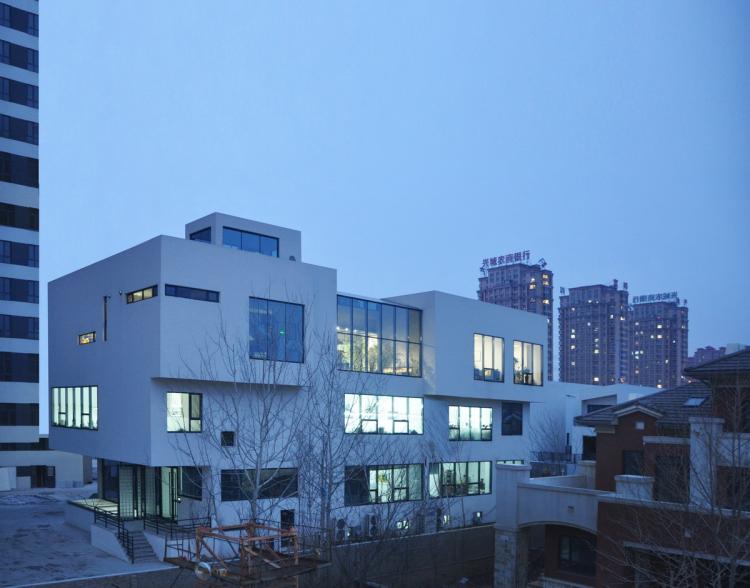 BIM建筑|夹缝中自然生长：中国.葫芦岛德邻堂产业楼设计实践 / DJ+建筑设计事务所