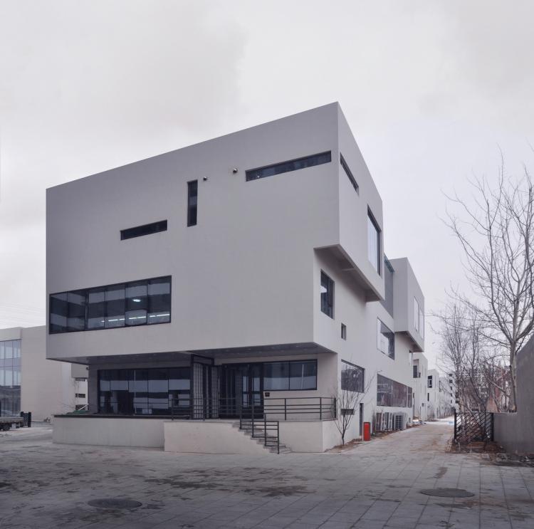 BIM建筑|夹缝中自然生长：中国.葫芦岛德邻堂产业楼设计实践 / DJ+建筑设计事务所