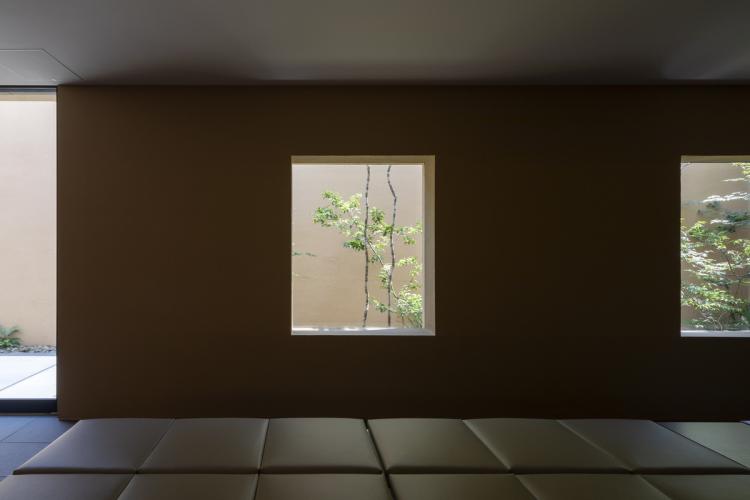 BIM建筑|东京天空洞穴住宅：静谧的自然居所 / IKAWAYA Architects