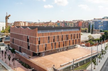 BIM建筑|红砖石外墙的半地下体育场 | CAMP DEL FERRO 体育中心-BIM建筑网