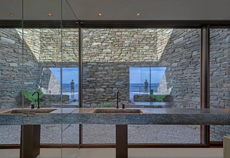 BIM建筑|嵌入地下的“洞穴”住宅，希腊 / Mold Architects