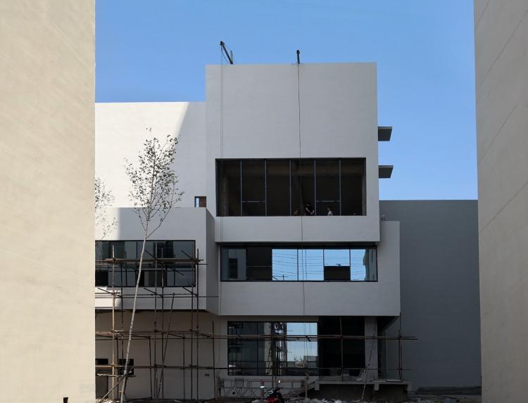 BIM建筑|夹缝中自然生长：中国.葫芦岛德邻堂产业楼设计实践 / DJ+建筑设计事务所