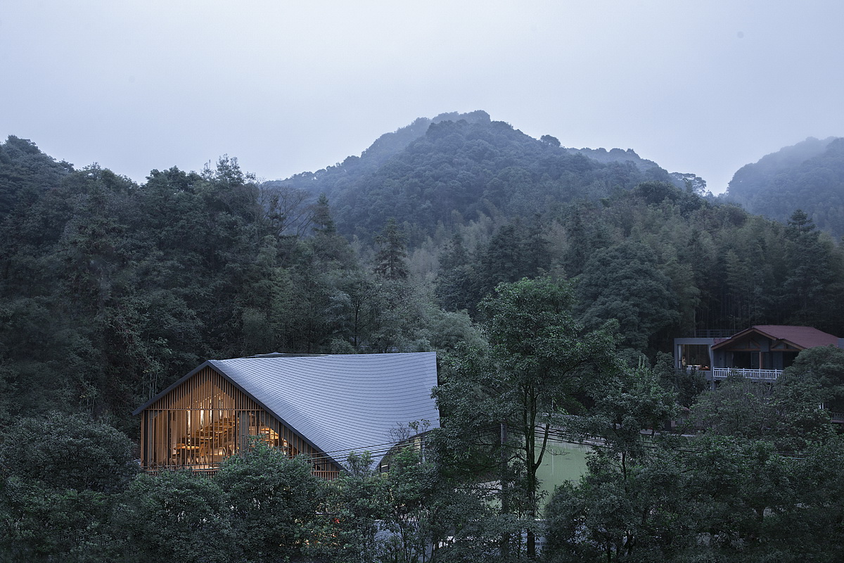 BIM建筑|南昆秘境艺术餐厅 / 城外建筑
