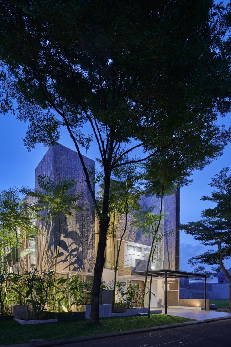 BIM建筑|印尼自然采光实验性住宅 / RAD+ar