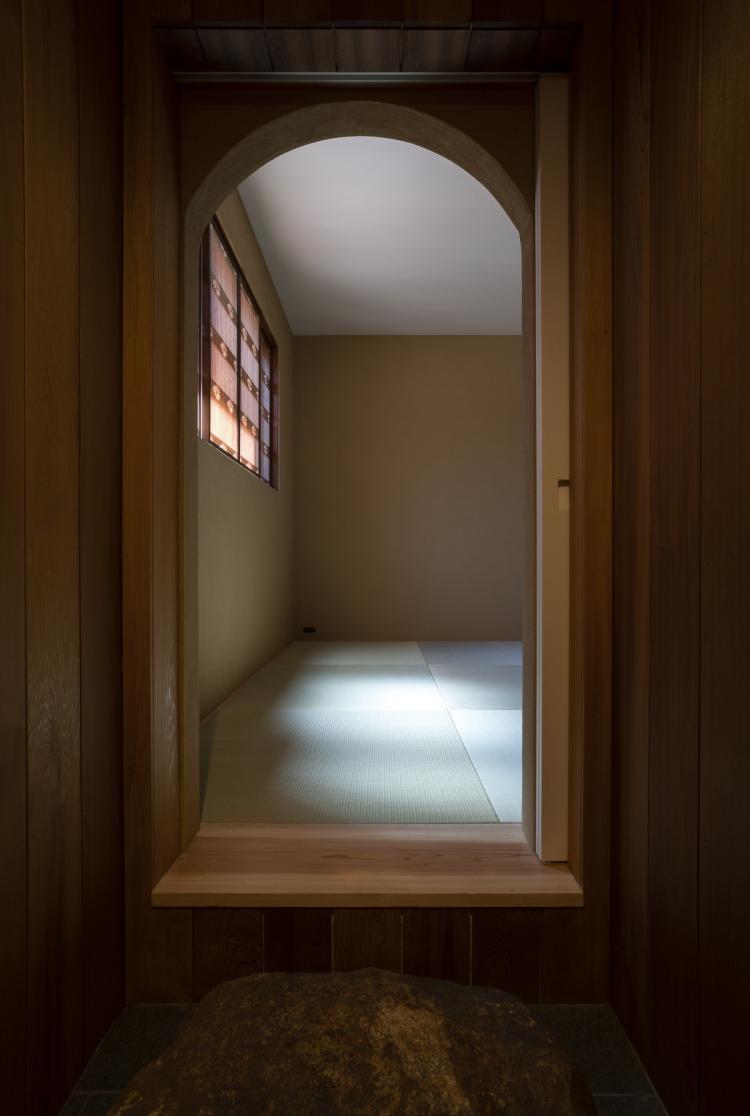 BIM建筑|东京天空洞穴住宅：静谧的自然居所 / IKAWAYA Architects